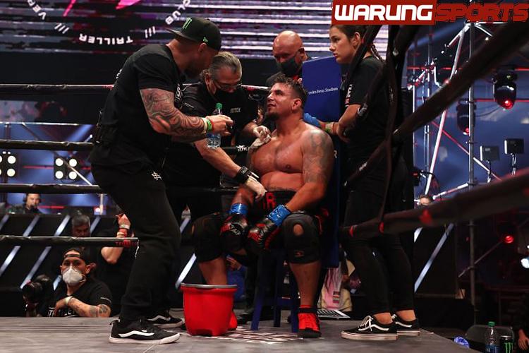 Eks Juara UFC Dihajar Monster Tinju sampai Kakinya Lentur