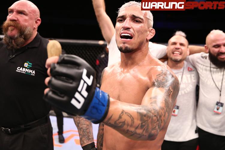 Jatuh Bangun Jadi Raja, Charles Oliveira sampai Bikin Rival Bangga
