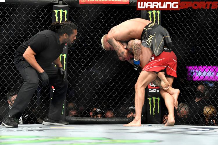 Cekik Dustin Poirier di UFC 269, Charles Oliveira Dapat Pesan dari Islam Makhachev