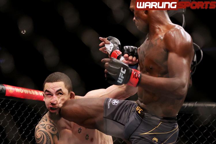 Hasil UFC 271 - Whittaker Lebih Baik, tetapi Juara Kelas Menengah Masih Adesanya
