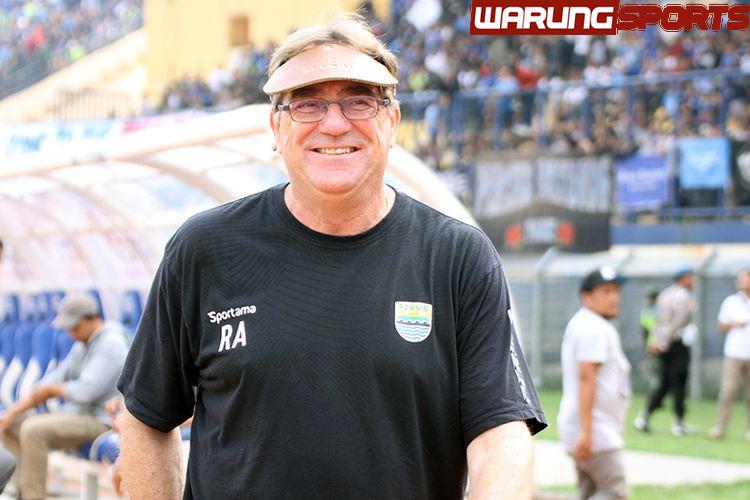 Coach Robert Alberts Resmi Mundur dari Persib Bandung