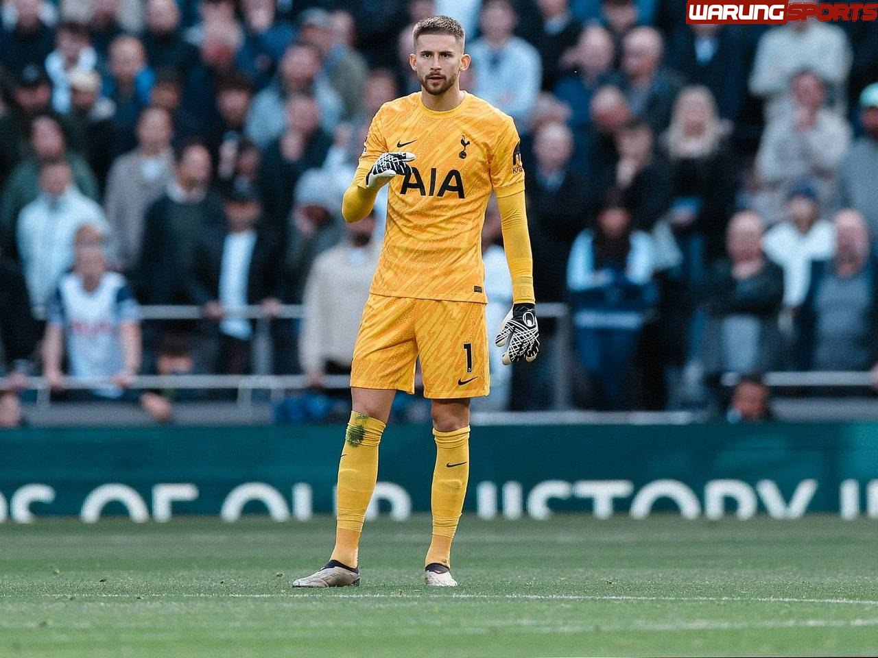 Kiper Tottenham Main 1 Jam di Etihad dengan Kaki Retak