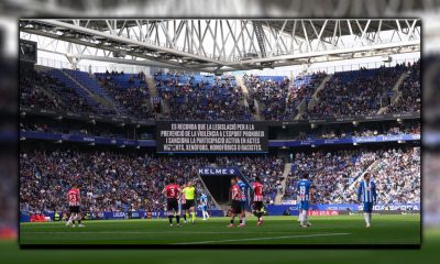 Laga pembuka Liga Primer Inggris ditangguhkan karena dugaan pelecehan rasial, dan seorang pria ditangkap.