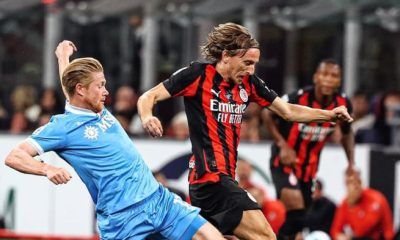 Tumbangkan Napoli, 10 Pemain AC Milan Gilas Napoli Bawa Rossoneri ke Puncak Klasemen
